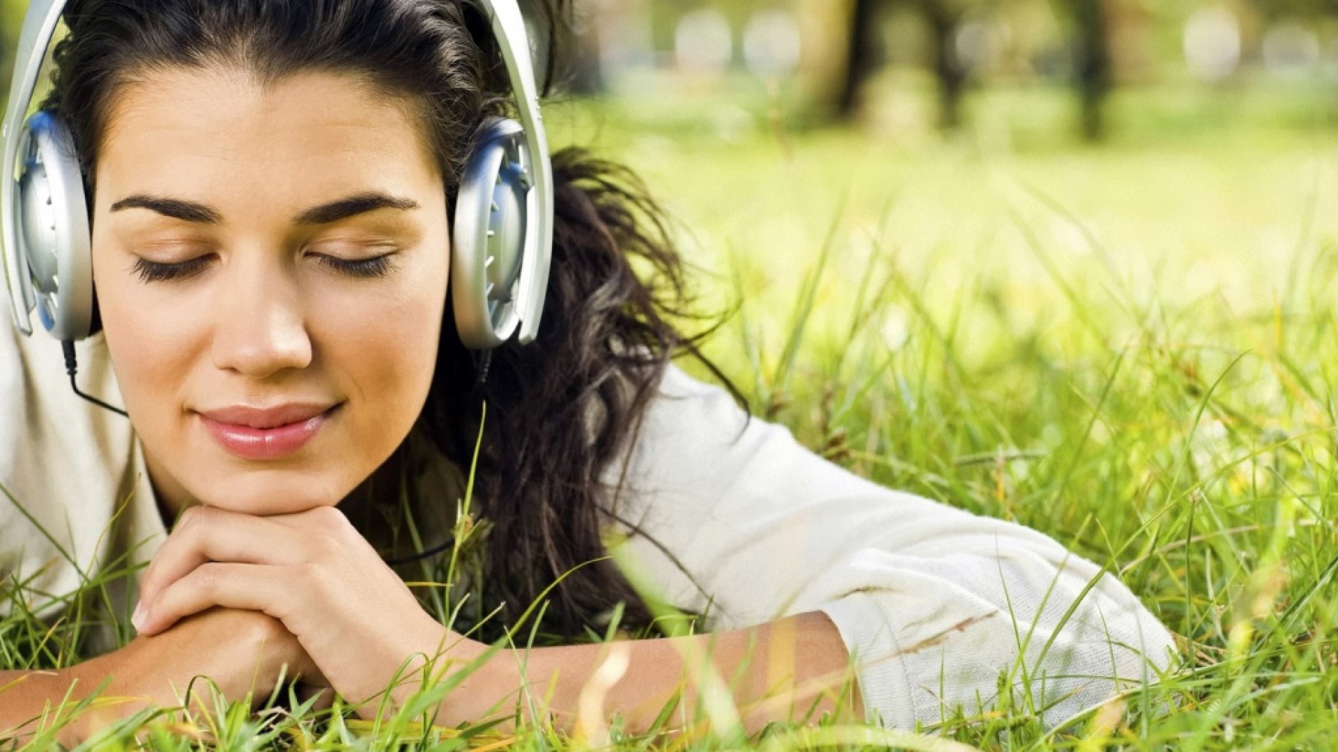 ===Los Recuerdos tambien huelen=== Chica-escuchando-musica-para-relajar
